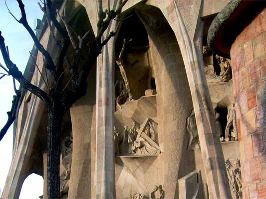 Arte, architettura a Barcellona, fotografie e immagini web viaggio Spagna. La Sagrada Familia di Antoni Gaudì, park Guell e le foto casa Batllò