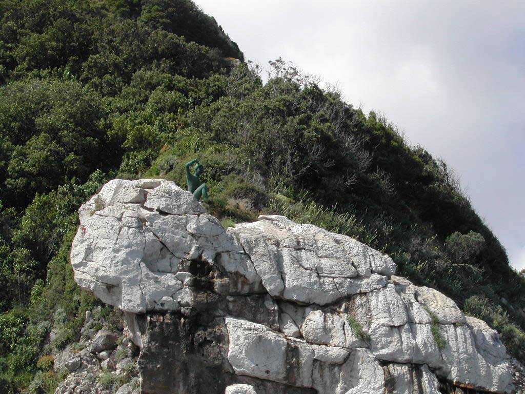 Fotografia mare a Capri con la statua meno famosa della sirenetta
